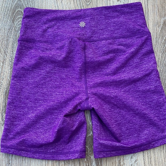 Athleta Pants - Athleta quest chaturanga shorts
